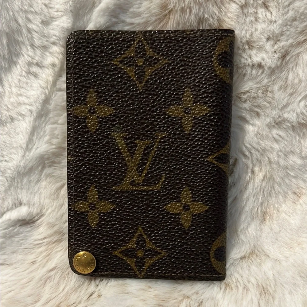Louis Vuitton Monogram Card Holder - Picture 7 of 12